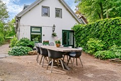 Tuin, achtergevel, terras nabij.jpg